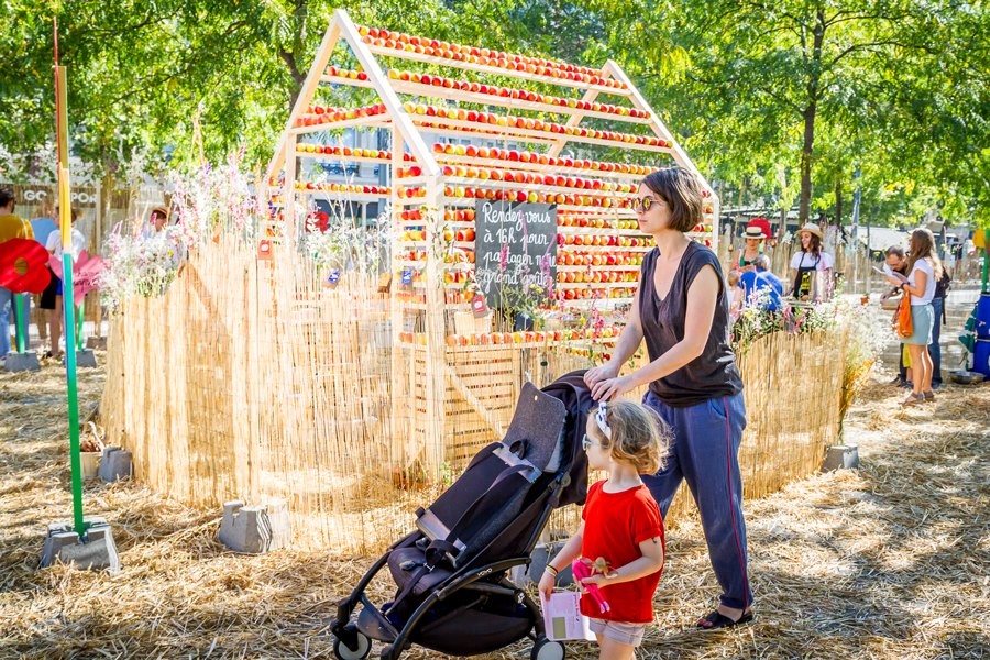 Maison de pommes, installation.